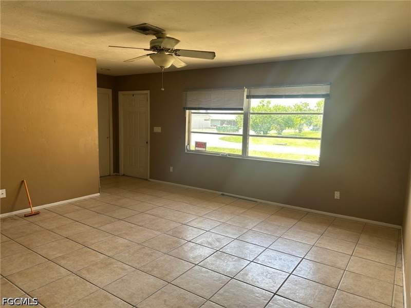 2 bedroom SingleFamilyResidence at 1404 SE 34th Ter, Cape Coral, Cape Coral — photo 3
