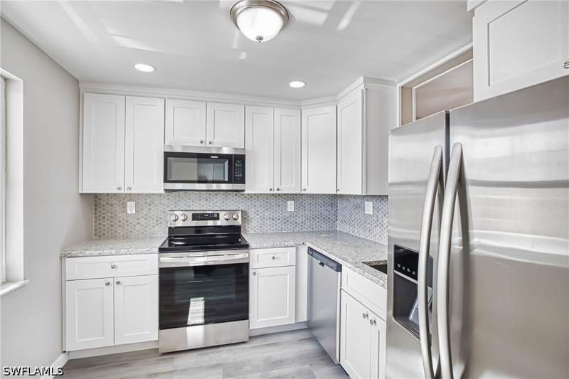 2 bedroom Condominium at 6220 Augusta Dr 311, Seven Lakes, Fort Myers — photo 2