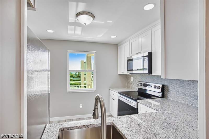 2 bedroom Condominium at 6220 Augusta Dr 311, Seven Lakes, Fort Myers — photo 4