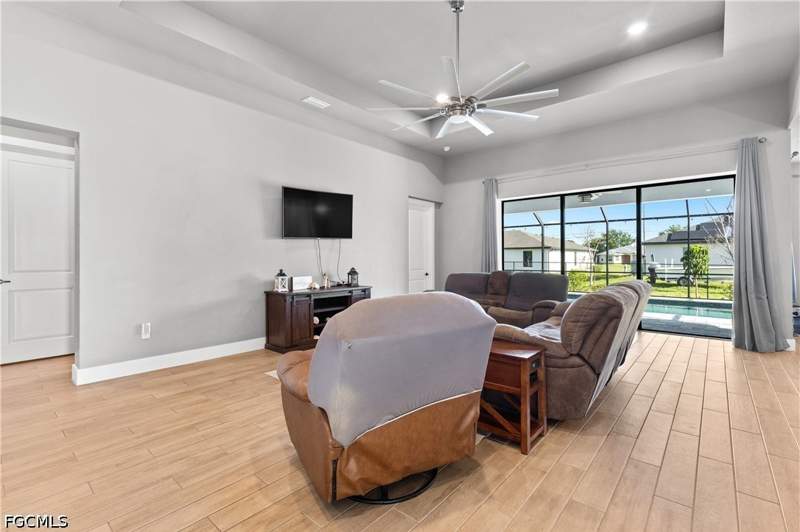 5 bedroom SingleFamilyResidence at 1233 NW 18th St, Cape Coral, Cape Coral — photo 3