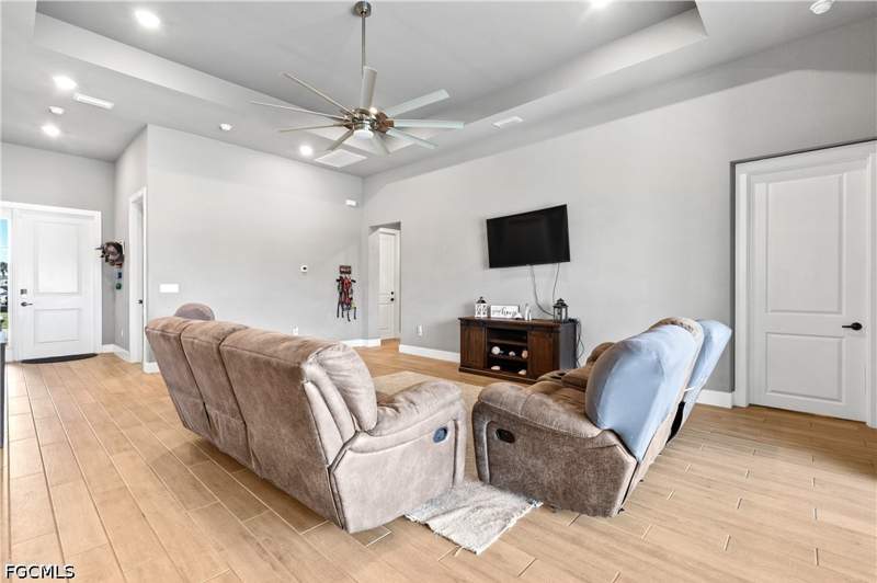 5 bedroom SingleFamilyResidence at 1233 NW 18th St, Cape Coral, Cape Coral — photo 4