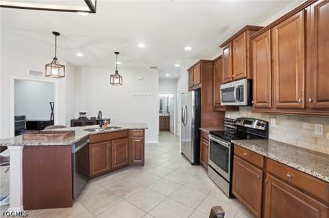 8515 Oakshade Cir 201, Fort Myers FL - photo 13 of 37