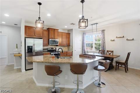 8515 Oakshade Cir 201, Fort Myers FL - photo 15 of 37