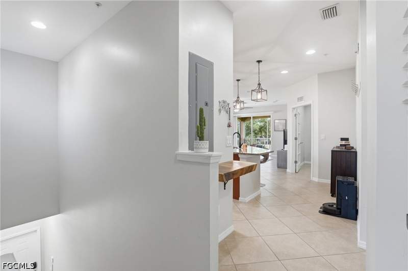 3 bedroom Condominium at 8515 Oakshade Cir 201, The Oaks At Whiskey Creek, Fort Myers — photo 4