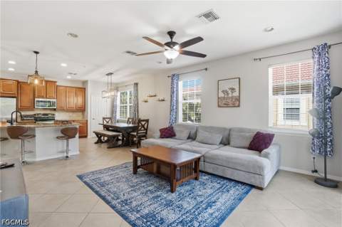8515 Oakshade Cir 201, Fort Myers FL - photo 9 of 37