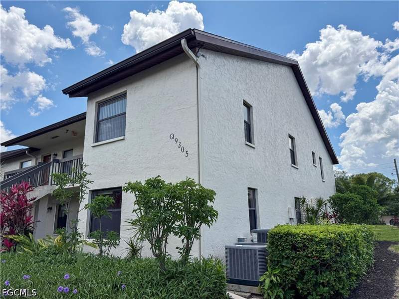 2 bedroom Condominium at 9305 Lake Park Dr 104, Central Park South Condos, Fort Myers — photo 2
