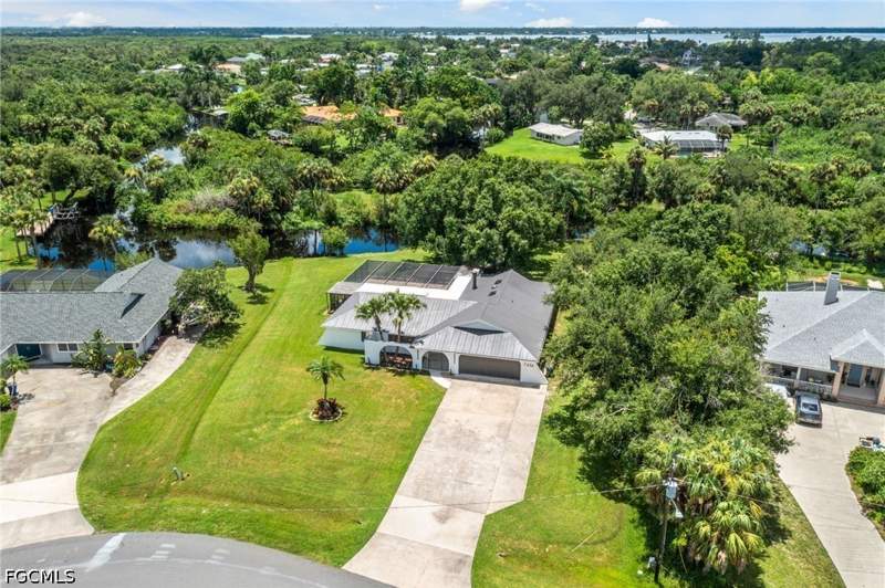 3 bedroom SingleFamilyResidence at 7436 Dana Lin Cir, Daughtreys Creek, North Fort Myers — photo 2