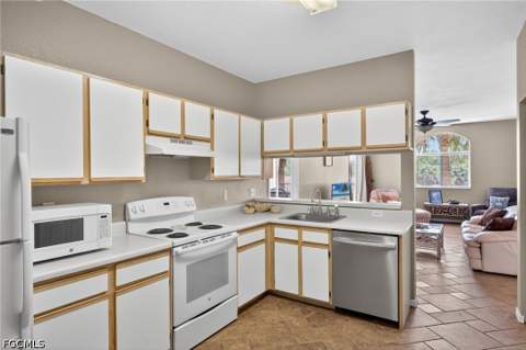 6361 Aragon Way 202, Fort Myers FL - photo 10 of 29