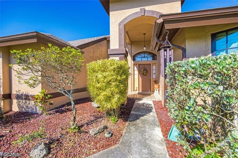 4 bedroom SingleFamilyResidence at 20612 Charing Cross Cir, Cranbrook Harbor, Estero — photo 2