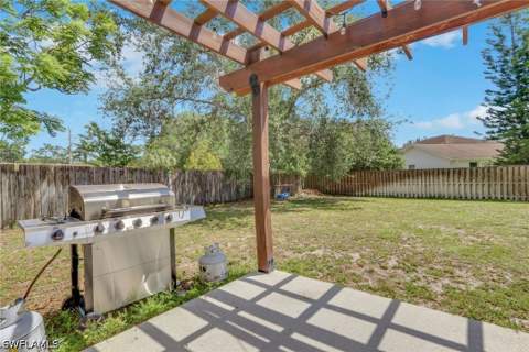 3300 Valencia Dr, Naples FL - photo 23 of 26