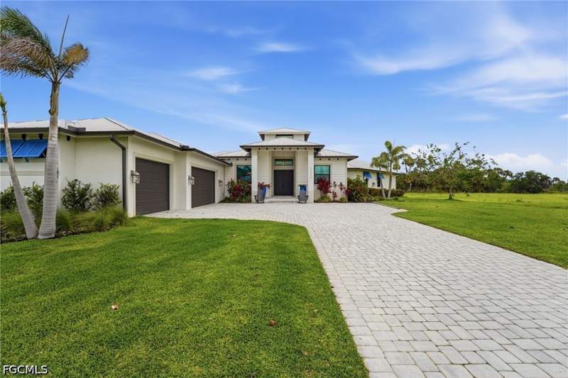 4 bedroom SingleFamilyResidence at 22833 Yellow Button Ln, Caloosa Preserve, Alva — photo 2
