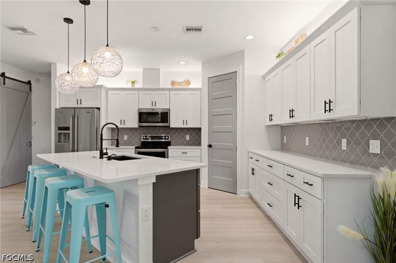 4 bedroom SingleFamilyResidence at 22833 Yellow Button Ln, Caloosa Preserve, Alva — photo 5