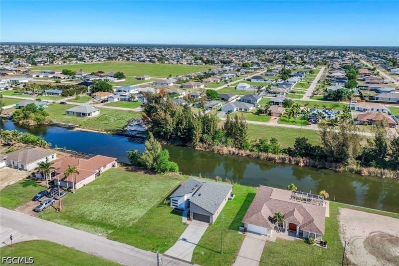 4 bedroom SingleFamilyResidence at 421 NE 19th Ter, Cape Coral, Cape Coral — photo 4