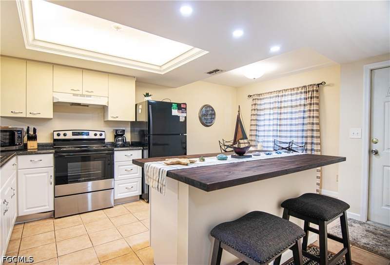 2 bedroom Condominium at 12191 Kelly Sands Way 1502, Manor, Fort Myers — photo 3