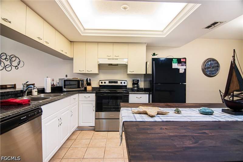 2 bedroom Condominium at 12191 Kelly Sands Way 1502, Manor, Fort Myers — photo 5