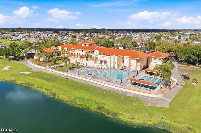 2 bedroom SingleFamilyResidence at 3902 Sabal Springs Blvd, Sabal Springs Golf And Racquet Club, North Fort Myers — photo 3