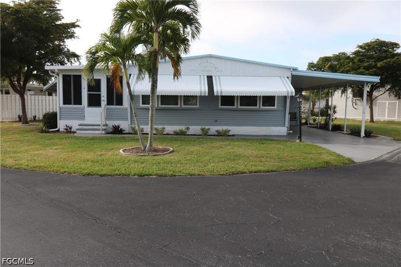 2 bedroom ManufacturedHome at 116 Coachlight Dr, Coachlight Manor Mobile Home, Fort Myers — photo 2