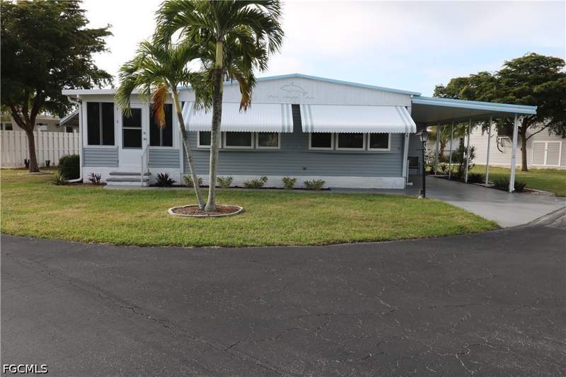 2 bedroom ManufacturedHome at 116 Coachlight Dr, Coachlight Manor Mobile Home, Fort Myers — photo 3