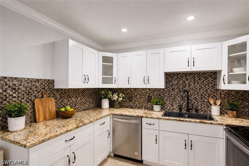 4 bedroom SingleFamilyResidence at 1221 19th St SW, Golden Gate Estates, Naples — photo 4