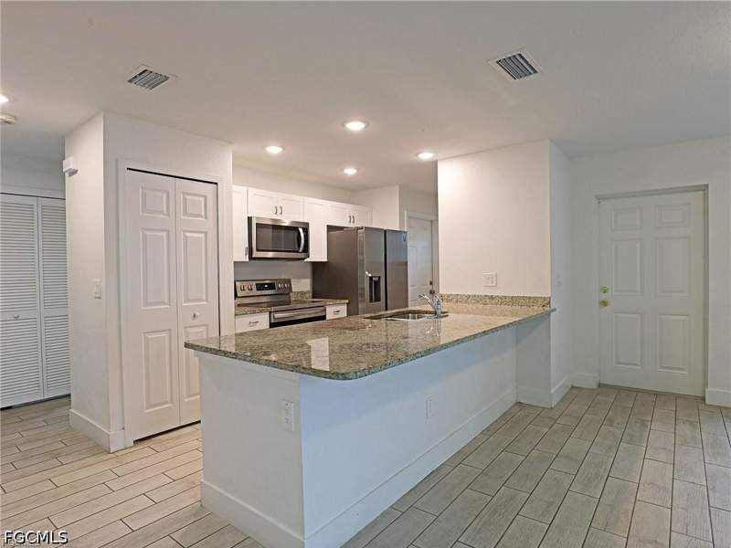 3 bedroom SingleFamilyResidence at 3874 Pearl St, Fort Myers, Fort Myers — photo 5