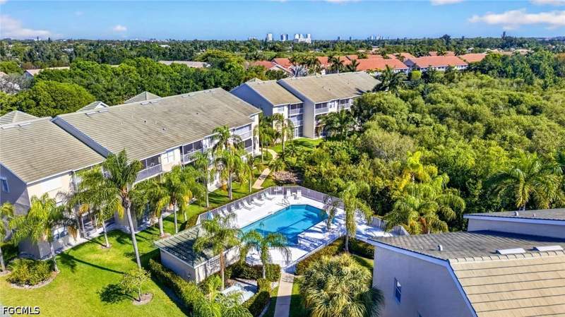 2 bedroom Condominium at 28851 Bermuda Lago CT 104, BERMUDA LAGO, Bonita Springs — photo 3