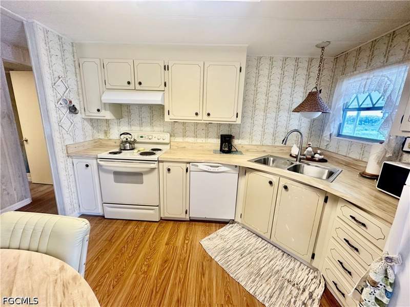 2 bedroom ManufacturedHome at 16037 Citron Way, Tamiami Village, North Fort Myers — photo 5