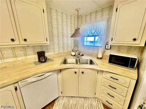 16037 Citron Way, North Fort Myers FL - photo 6 of 33
