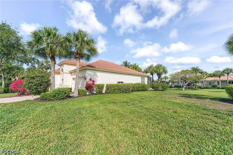 2 bedroom SingleFamilyResidence at 8916 Dartmoor Way, Cambridge Place, Fort Myers — photo 2