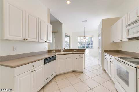 8916 Dartmoor Way, Fort Myers FL - photo 24 of 33