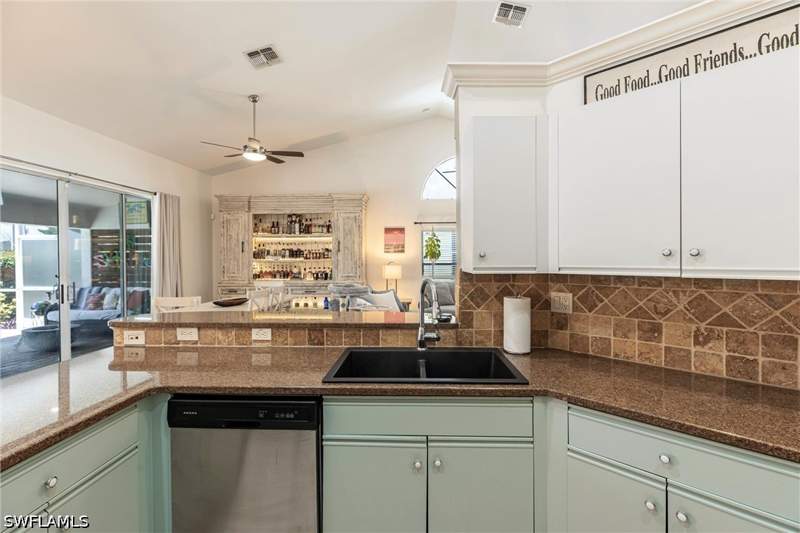 3 bedroom SingleFamilyResidence at 6769 Berwick Pl, Berkshire Lakes, Naples — photo 5