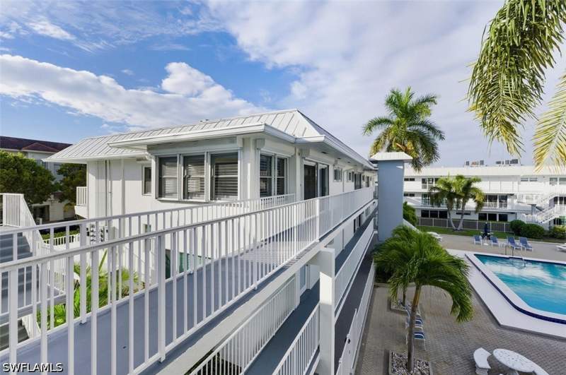 2 bedroom Condominium at 1100 8th Ave S 309C, Marina Manor, Naples — photo 2