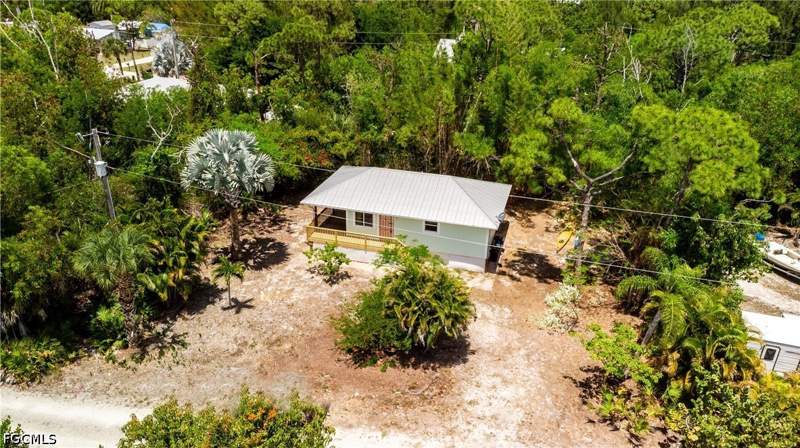1 bedroom SingleFamilyResidence at 7322 Hibiscus Ave, Sundiet Village, Bokeelia — photo 2