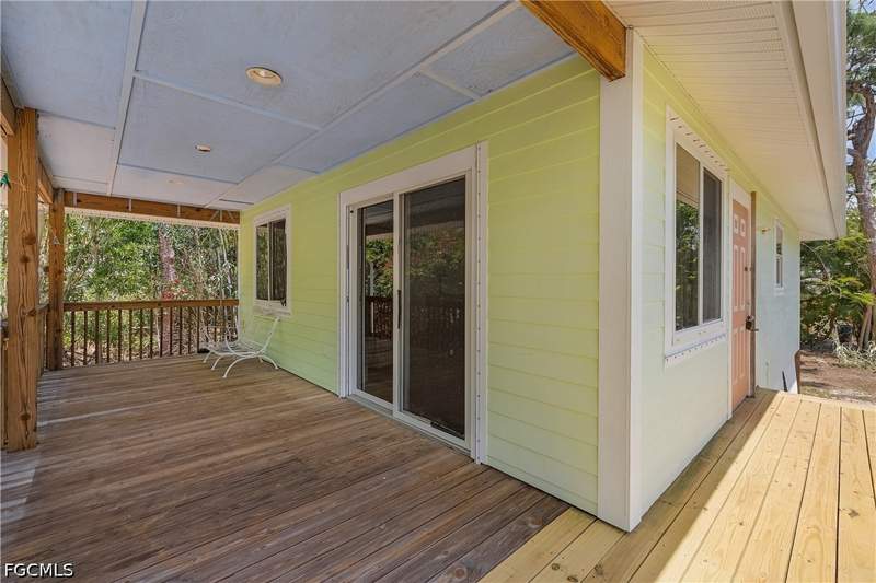1 bedroom SingleFamilyResidence at 7322 Hibiscus Ave, Sundiet Village, Bokeelia — photo 3