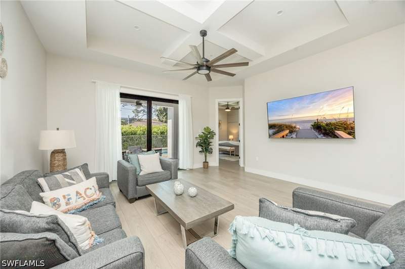 3 bedroom SingleFamilyResidence at 3552 Hibiscus Ave, Naples Villas, Naples — photo 3