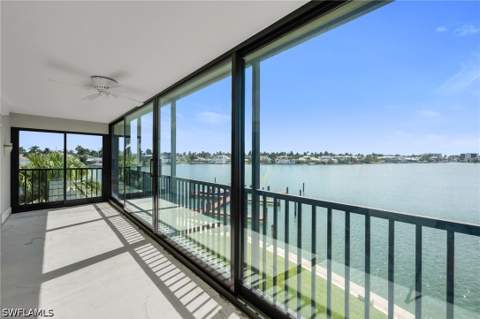 222 Harbour Dr 301, Naples FL - photo 8 of 33