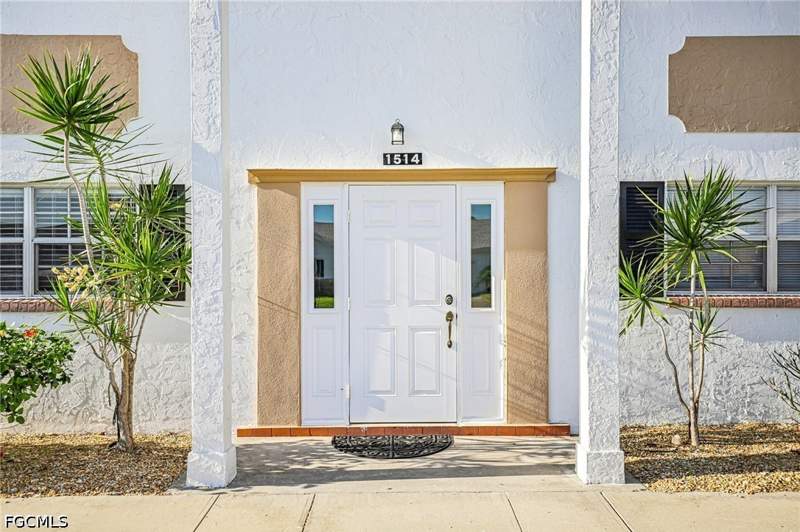 2 bedroom Condominium at 1514 Edgewater Cir 3A, Myerlee Square Condo, Fort Myers — photo 2