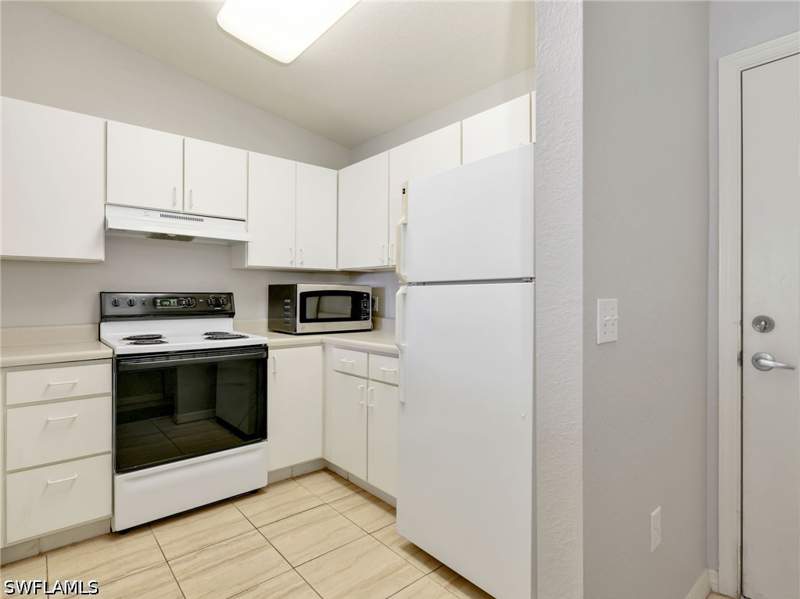 2 bedroom Condominium at 8284 Key Royal Cir 1331, Key Royal Condominiums, Naples — photo 5