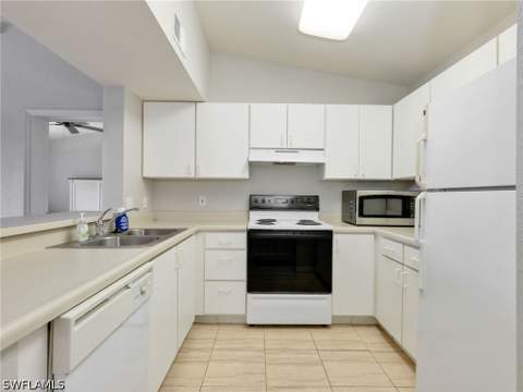8284 Key Royal Cir 1331, Naples FL - photo 6 of 38