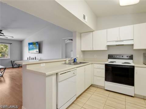 8284 Key Royal Cir 1331, Naples FL - photo 7 of 38