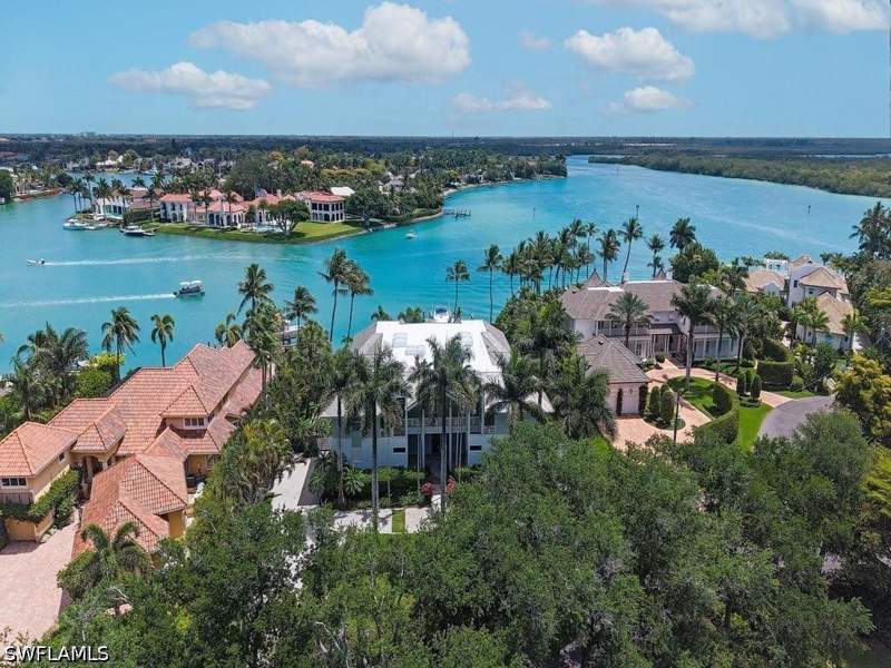 5 bedroom SingleFamilyResidence at 4253 Cutlass Ln, Port Royal, Naples — photo 2