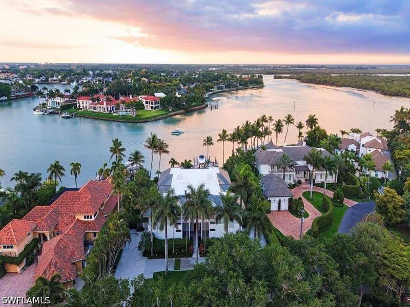 5 bedroom SingleFamilyResidence at 4253 Cutlass Ln, Port Royal, Naples — photo 3