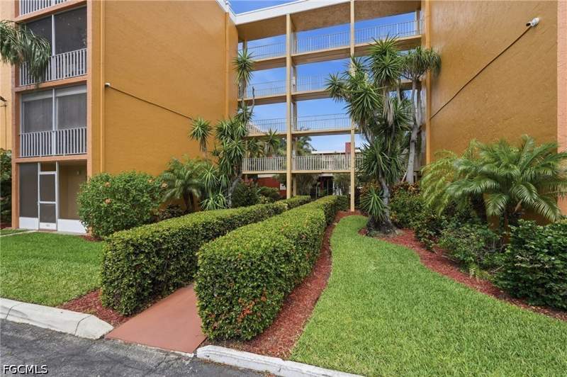 2 bedroom Condominium at 2366 E Mall Dr 403, Towers Condo, Fort Myers — photo 2