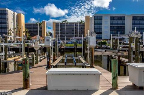 4541 Bay Beach Ln 341, Fort Myers Beach FL - photo 6 of 35