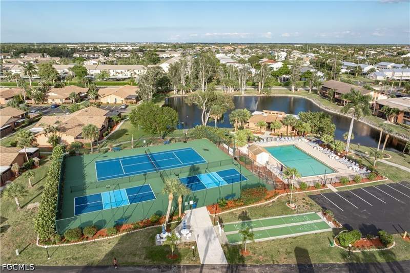 2 bedroom Attached at 6414 Royal Woods Dr, Royal Woods, Fort Myers — photo 4