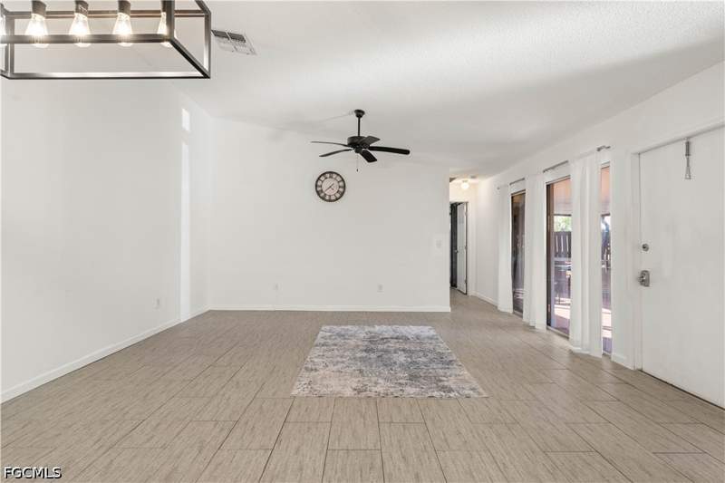 2 bedroom Attached at 6414 Royal Woods Dr, Royal Woods, Fort Myers — photo 5