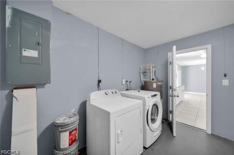 2085 E Tobago Cir, Fort Myers FL - photo 13 of 32