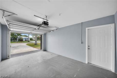 2085 E Tobago Cir, Fort Myers FL - photo 24 of 32