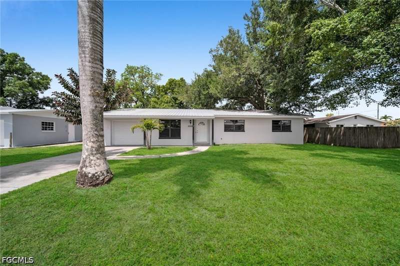 3 bedroom SingleFamilyResidence at 2085 E Tobago Cir, Fort Myers Shores, Fort Myers — photo 3