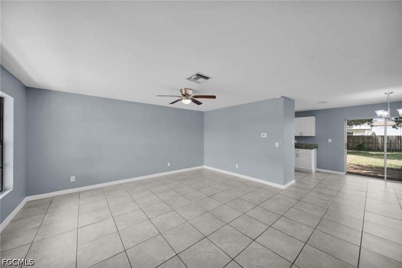 3 bedroom SingleFamilyResidence at 2085 E Tobago Cir, Fort Myers Shores, Fort Myers — photo 5