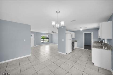 2085 E Tobago Cir, Fort Myers FL - photo 9 of 32